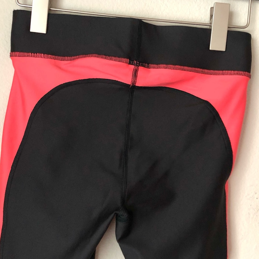CLOSEOUT \Under Armour\• Compression Crop Leggings - Picture 13 of 16